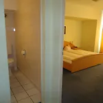 Hotel Kubrat Am Checkpoint Charlie