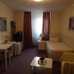 Hotel Kubrat Am Checkpoint Charlie