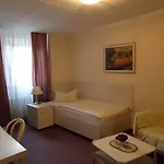 Hotel Kubrat Am Checkpoint Charlie Berlim