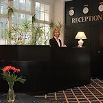 Hotel Kubrat Am Checkpoint Charlie Berlim