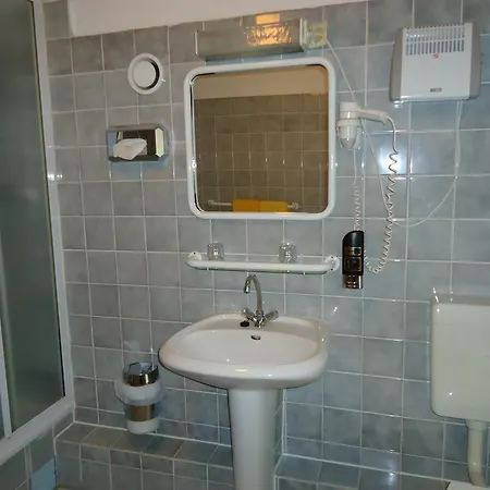 Hotel Kubrat Am Checkpoint Charlie