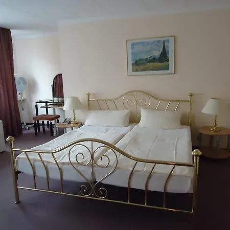 Hotel Kubrat Am Checkpoint Charlie