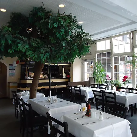 Hotel Kubrat Am Checkpoint Charlie Hotel 3*