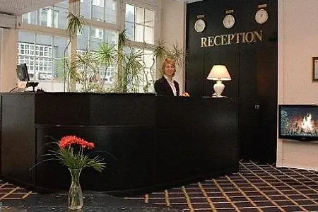 Hotel Kubrat Am Checkpoint Charlie برلين